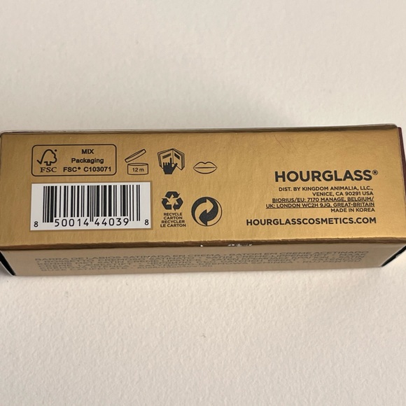 Hourglass UNLOCKED SATIN CRÈME LIPSTICK in Larch - Picture 7 of 12